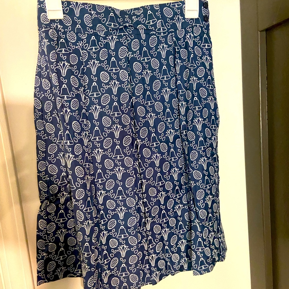 *Brand New* Adorable navy and white skirt!